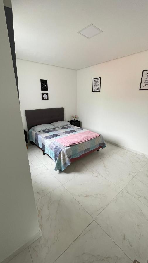 Lindo Apartamento Com 2 Quartos Prox Ao Jardim Botanico E Aeroporto กูรีตีบา ภายนอก รูปภาพ